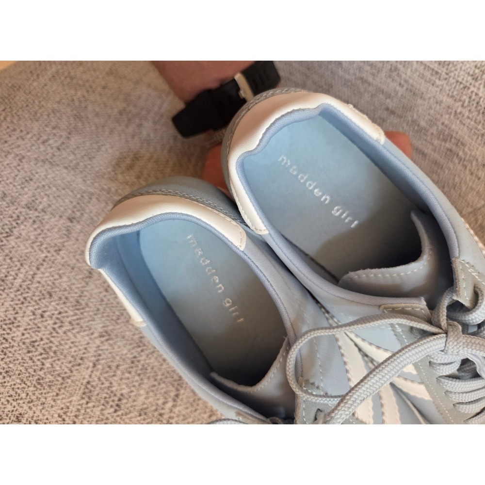 Madden Girl Juniper Light Blue White Stripe Retro Low Top Sneakers 8.5M JUNIO1J - Picture 5 of 6